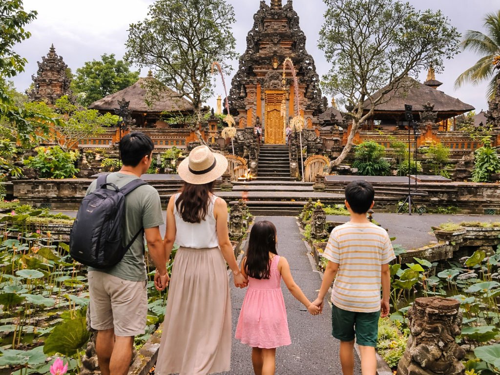 ubud palace bali wisata keluarga asia pura ubud istana ubud arsitektur bali tradisional wisata ubud populer