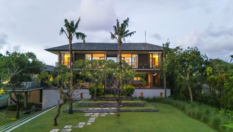 Sewa villa private pool di Bali - 5-Bedroom Beachfront Estate with Tennis Court, Spa & Gym – Canggu, Bali – BVI314