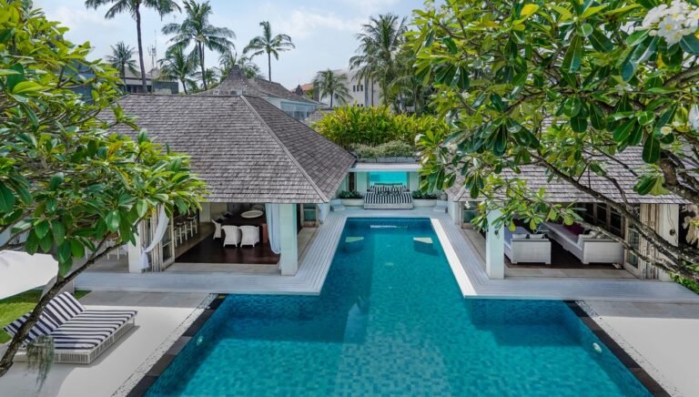 Sewa villa private pool di Bali - Chic 4-Bedroom Villa with Pool in Seminyak’s Heart – BVI1832