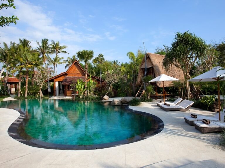 Sewa villa private pool di Bali - Tropical 4-Bedroom Sanctuary in Canggu’s Lush Gardens – BVI1471