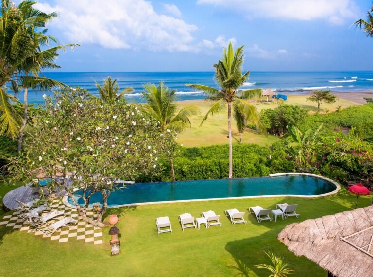 Sewa villa private pool di Bali - 6-Bedroom Oceanfront Estate – Steps to Echo Beach, Canggu – BVI4233