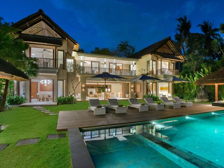 Sewa villa private pool di Bali - Luxury 5-Bedroom Beachside Villa with Pool & Garden Oasis – BVI3930