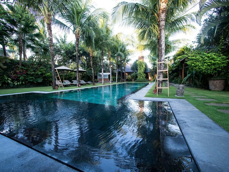 Sewa villa private pool di Bali - 5-Bedroom Elegant Oasis with 20m Pool – Central Seminyak – BVI4007