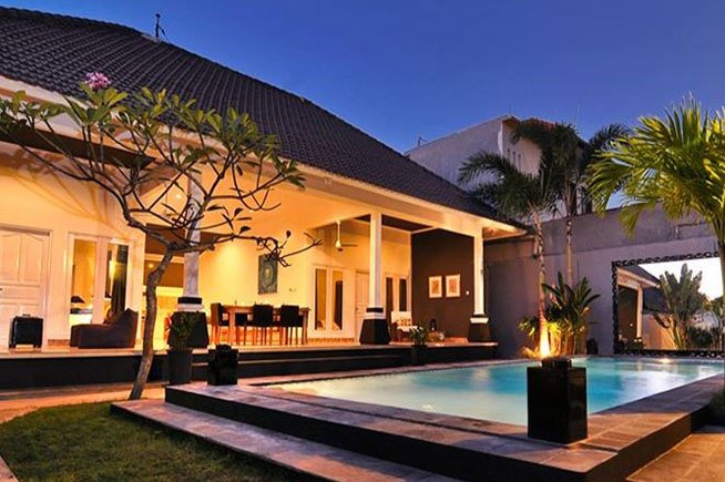 Sewa villa private pool di Bali - Chic 3BR Pool Villa in Central Seminyak – Walk to Bali Deli & Top Restaurants – BVI5334