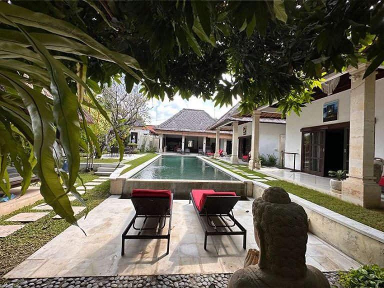 Sewa villa private pool di Bali - 3BR Traditional Balinese Villa with Pool & BBQ – Walk to Seminyak Beach – BVI6100