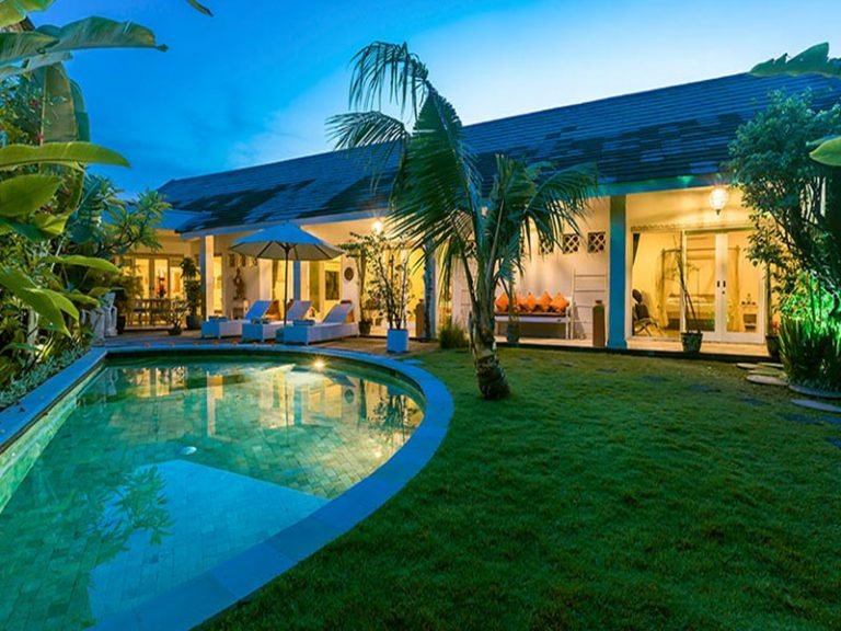 Sewa villa private pool di Bali - Stylish 3BR Villa in Central Seminyak — Walk to Oberoi Street & Beach – BVI6175