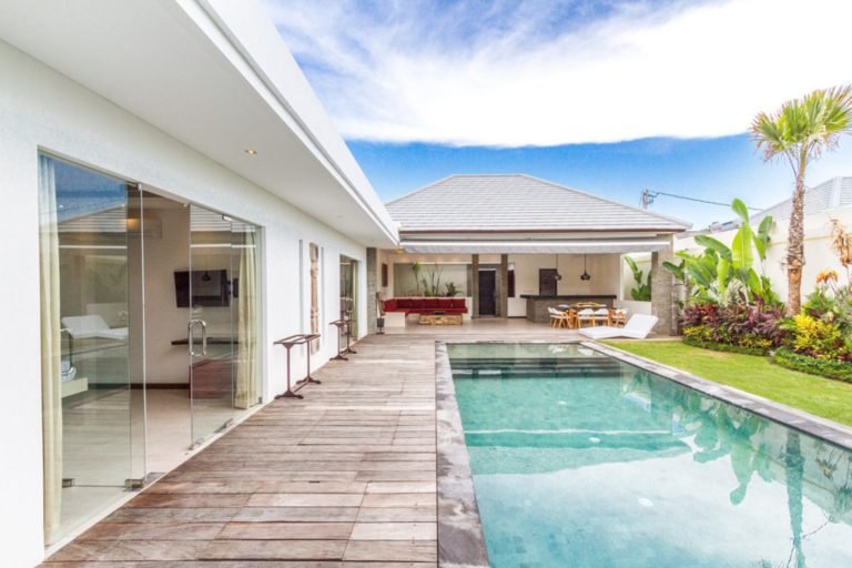 Sewa villa private pool di Bali - Chic 3BR Villa w/ Private Pool, Outdoor Bathrooms & Terrace – Heart of Seminyak – BVI7731