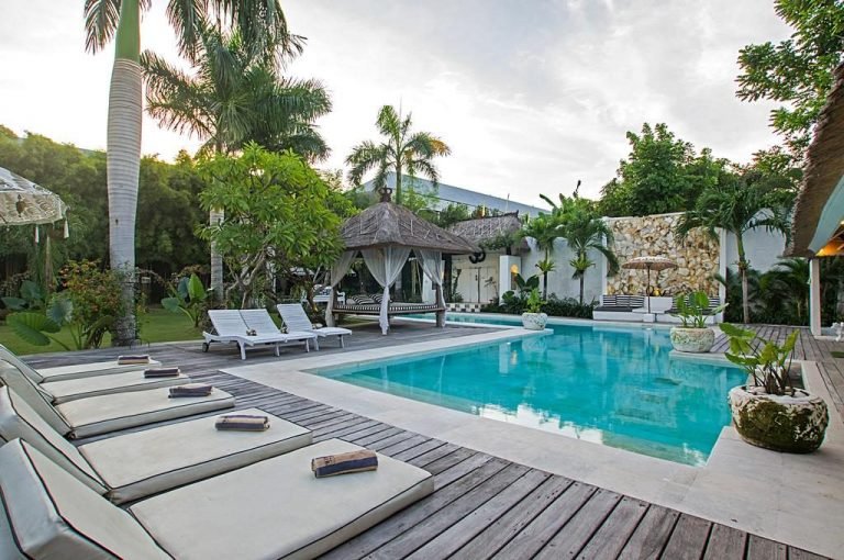 Sewa villa private pool di Bali - Spacious 9-Bedroom Rustic Villa with Private Pool | Heart of Seminyak – BVI6887