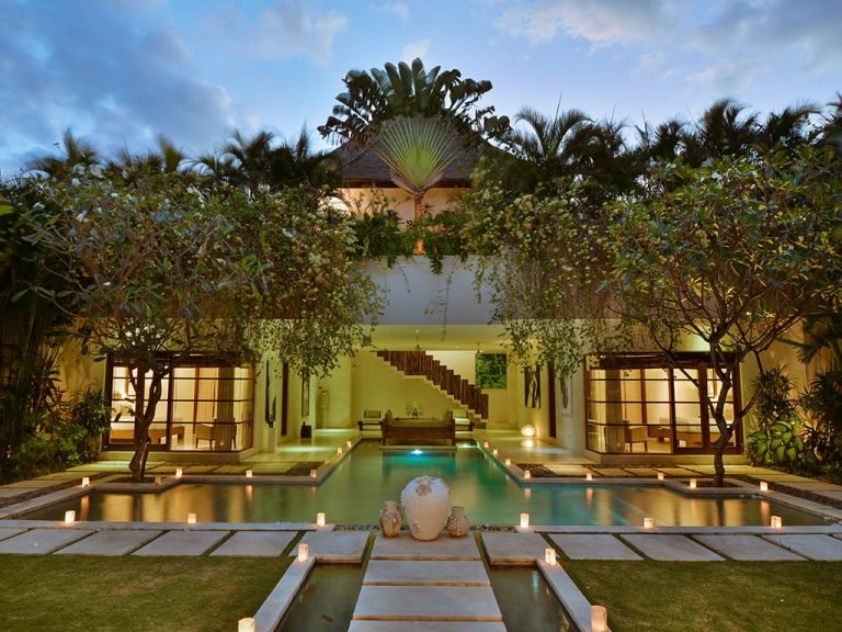 Sewa villa private pool di Bali - Modern 4BR Villa w/ Private Pool & Garden – Walk to KuDeTa & Beach | Seminyak – BVI7687