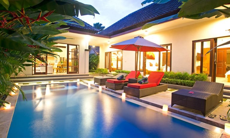 Sewa villa private pool di Bali - 3BR Tropical Hideaway with Private Pool – Walk to Petitenget Beach & Cafes – BVI8033
