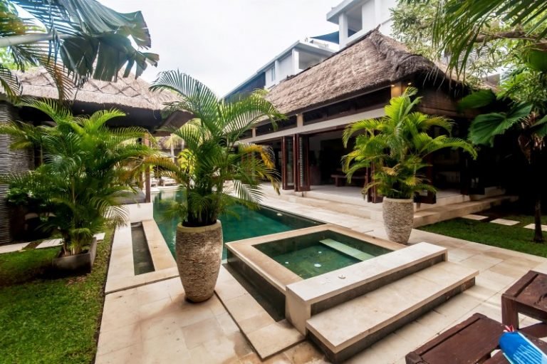Sewa villa private pool di Bali - Elegant 3BR Balinese Villa in Seminyak – Walk to Beach & Eat Street – BVI8409
