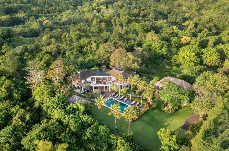 Sewa villa private pool di Bali - Hilltop 6-Bedroom Luxury Villa with Ocean Views – Jimbaran –  BVI9332