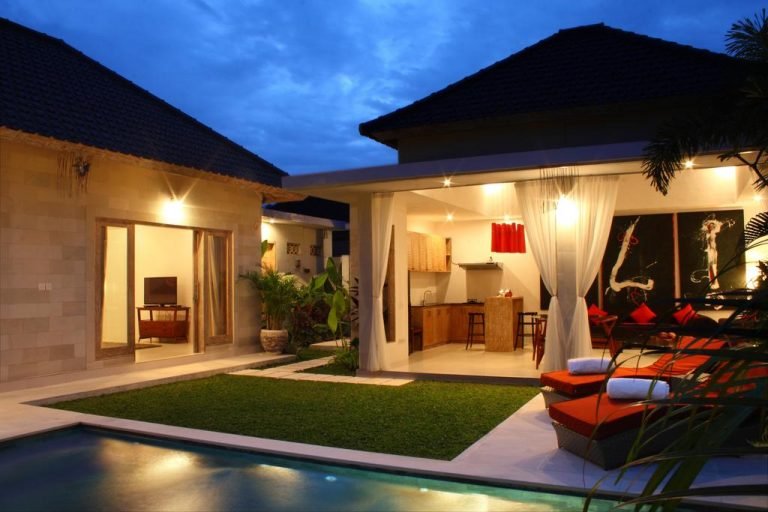 Sewa villa private pool di Bali - Stylish 2BR Private Pool Villa in Batu Belig – Walk to Beach & Cafés – BVI8997