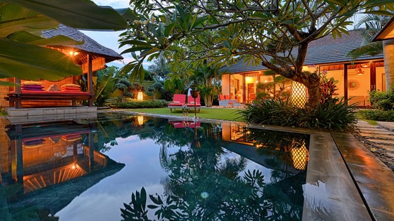 Sewa villa private pool di Bali - Chic 3BR Tropical Villa in Batu Belig – 4 Mins Walk to Beach – BVI9627