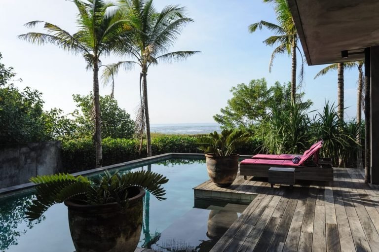 Sewa villa private pool di Bali - Stunning 4BR Beachfront Villa with Ocean Views, Private Pool & Lush Gardens – BVI10352