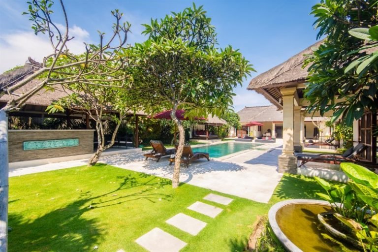 Sewa villa private pool di Bali - 4BR Family Villa in Central Seminyak – Walk to Beach, Shops & Eat Street – BVI10141