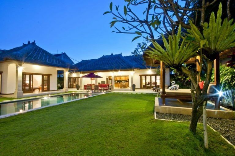 Sewa villa private pool di Bali - Spacious 5BR Private Villa in Seminyak – Walk to Eat Street & Beach – BVI10188