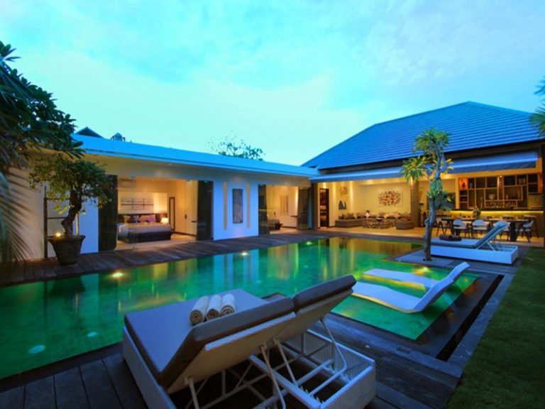 Sewa villa private pool di Bali - Stylish 3BR Tropical Villa with 13m Pool – 10 Min Walk to Oberoi Street, Seminyak – BVI10832