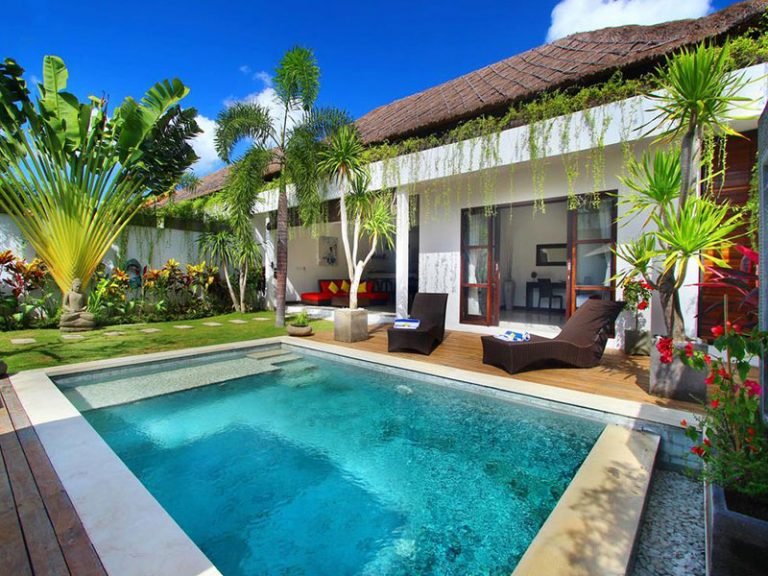 Sewa villa private pool di Bali - 2BR Tropical Hideaway in Batubelig – Walk to Beach & Cafés – BVI9893