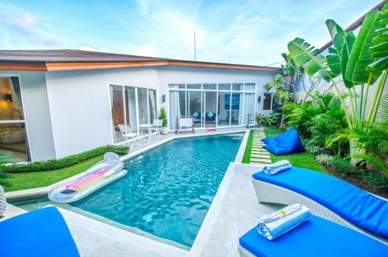 Sewa villa private pool di Bali - Stylish 3BR Modern Villa near FINNS Beach Club, Canggu – BVI11592