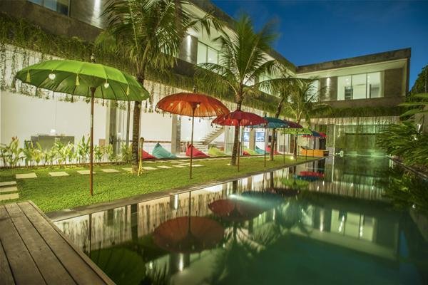 Sewa villa private pool di Bali - 6BR Modern Luxury Villa in Central Seminyak – 25m Saltwater Pool, Walk to Beach – BVI11502