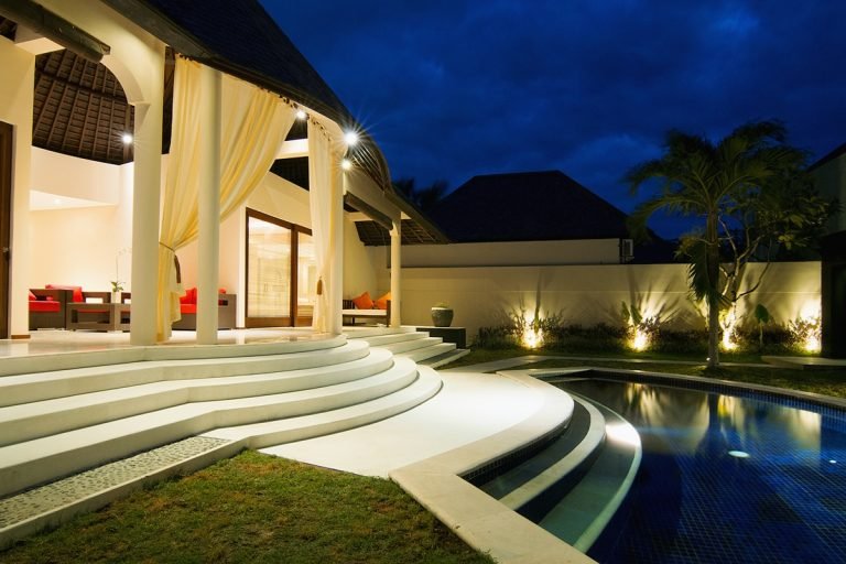 Sewa villa private pool di Bali - Stylish 3BR Pool Villa in Petitenget – Walk to Ku De Ta & Beach – BVI11542