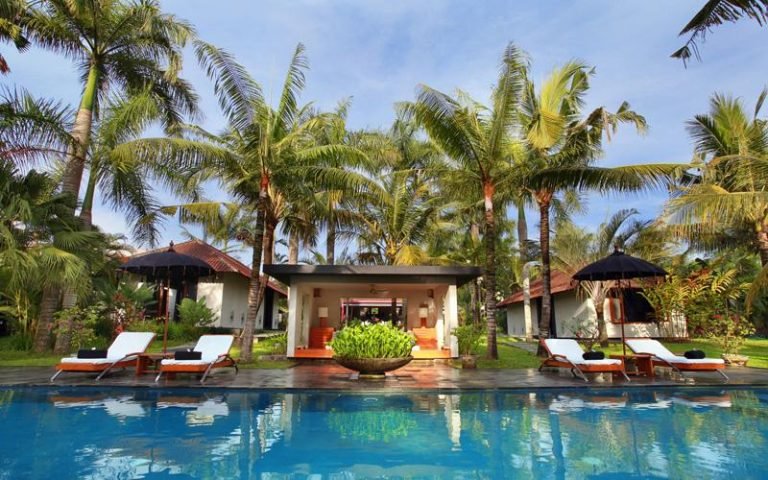 Sewa villa private pool di Bali - Secluded 5BR Oasis in Canggu – Lush Garden, 15m Pool & Open-Air Living – BVI12094