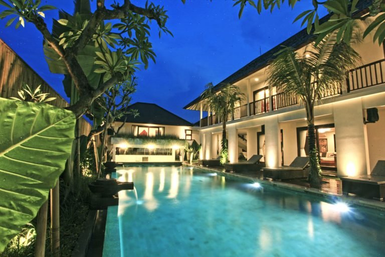 Sewa villa private pool di Bali - 7BR Luxury Villa in Berawa – Walk to Finn’s Beach Club, Perfect for Groups & Events – BVI12474