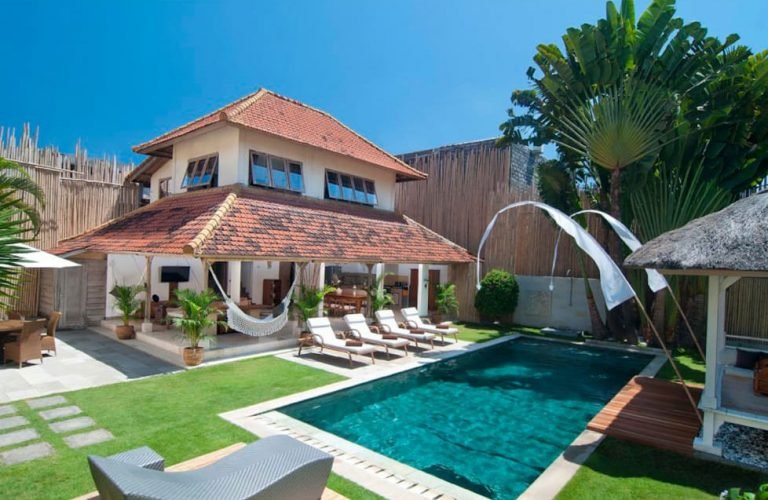 Sewa villa private pool di Bali - Enchanting 3BR Balinese Villa in Central Seminyak – Unique Garden & Pool Retreat – BVI12310