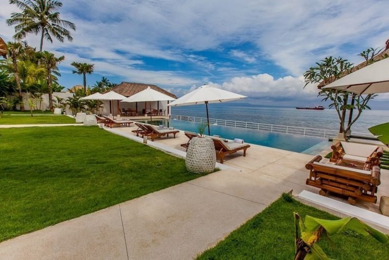 Sewa villa private pool di Bali - Serene 4-Bedroom Beachfront Villa with Private Lagoon – Candidasa, East Bali – BVI13531