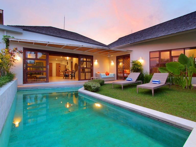 Sewa villa private pool di Bali - 3BR Modern Villa w/ Rice Field View & Pool – 5 Mins to Berawa Beach – BVI13091