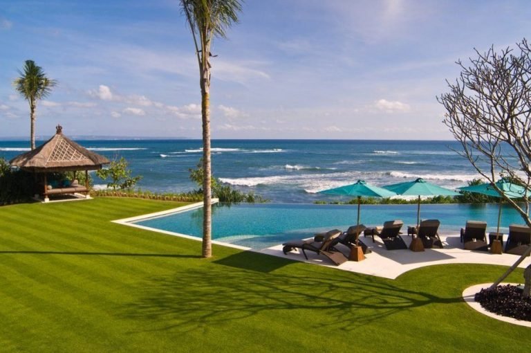 Sewa villa private pool di Bali - Elegant 6-Bedroom Beachfront Villa in Canggu – Ocean Views, Infinity Pool, Full Staff – BVI13588
