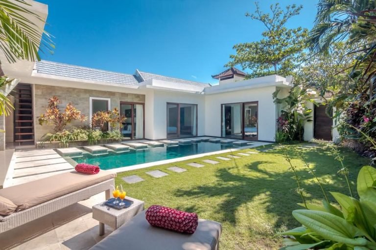 Sewa villa private pool di Bali - Sleek 3BR Villa in Heart of Seminyak – Private Pool, Jacuzzi & Walk to Everything – BVI12530