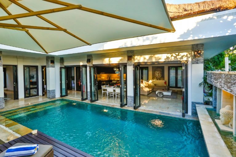 Sewa villa private pool di Bali - Tranquil 3BR Villa with Jacuzzi Bath & Rooftop Balé – Heart of Seminyak – BVI12596