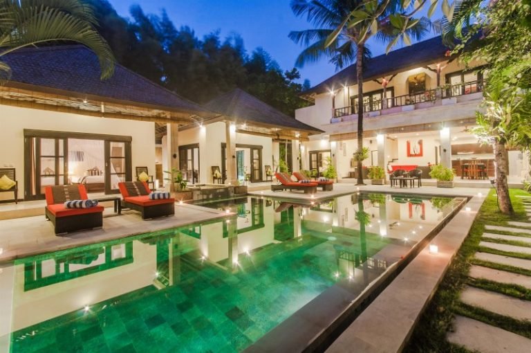 Sewa villa private pool di Bali - Spacious 5BR Tropical Oasis w/ Jacuzzi & Pool – Walk to Seminyak Beach – BVI13009