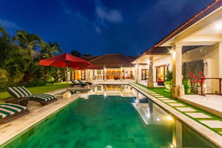 Sewa villa private pool di Bali - 4BR Balinese Villa w/ Pool, BBQ Gazebo & Walk to Seminyak Hotspots – BVI13050