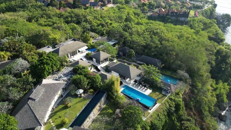 Sewa villa private pool di Bali - Breathtaking 5-Bedroom Oceanfront Villa with Infinity Pool & Cliff-Edge Views – BVI14016