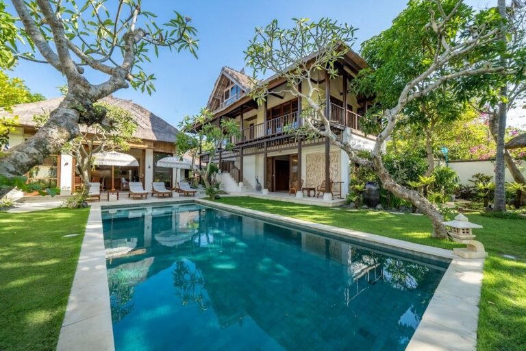 Sewa villa private pool di Bali - Private 3-Bedroom Tropical Villa with Pool near Jimbaran Beach – BVI14418