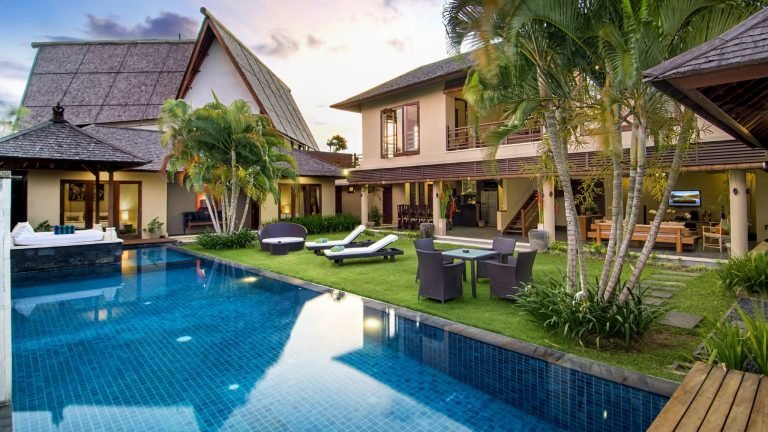 Sewa villa private pool di Bali - 5-Bedroom Tropical Villa in the Heart of Seminyak – BVI14331