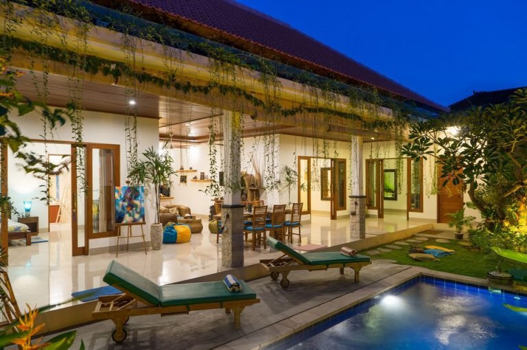 Sewa villa private pool di Bali - 3-Bedroom Artistic Retreat in the Heart of Seminyak – Walk to Beach & Cafés – BVI14807
