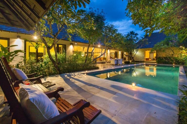 Sewa villa private pool di Bali - 3-Bedroom Tropical Balinese Villa with Pool in Central Seminyak – BVI17688