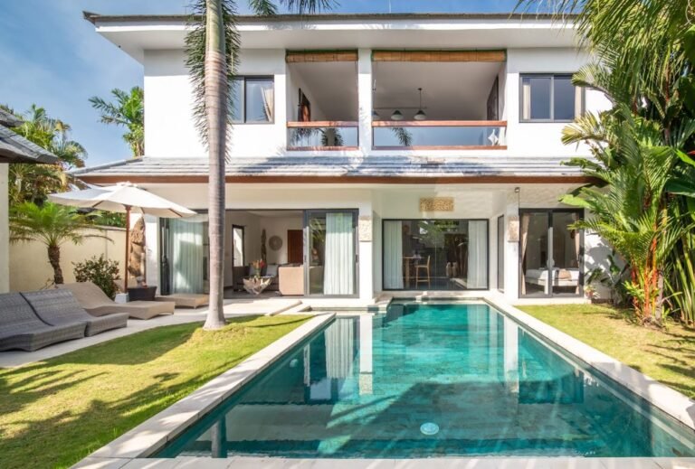 Sewa villa private pool di Bali - 3-Bedroom Villa with Private Pool Steps from Double Six Beach, Seminyak – BVI18315