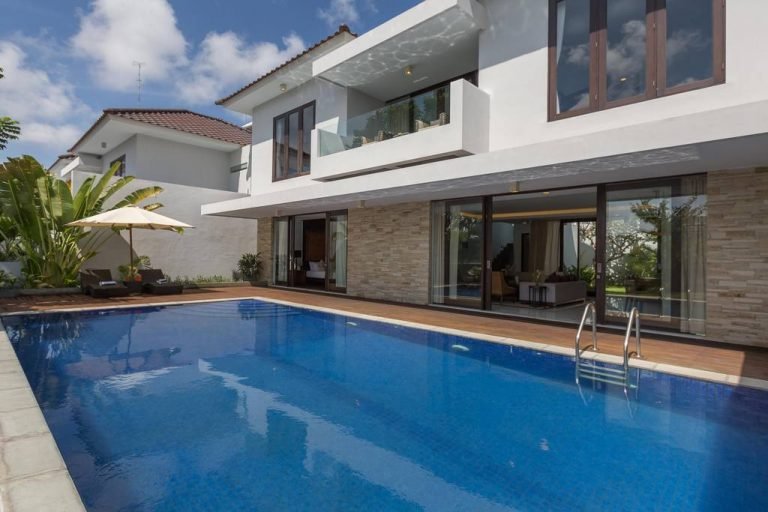 Sewa villa private pool di Bali - 3-Bedroom Modern Tropical Villa near Nusa Dua with Rooftop Gazebo – BVI17512