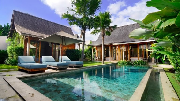 Sewa villa private pool di Bali - Peaceful 3-Bedroom Joglo-Style Villa in the Heart of Kerobokan – BVI16847