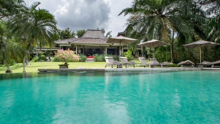 Sewa villa private pool di Bali - Hidden 6BR Joglo Villa in Umalas – Infinity Pool, Rice Field Views & Authentic Charm – BVI19174