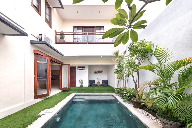 Sewa villa private pool di Bali - Stylish 3BR Villa in Prime Seminyak – Rooftop Deck, Private Pool & Walk to Oberoi – BVI19949
