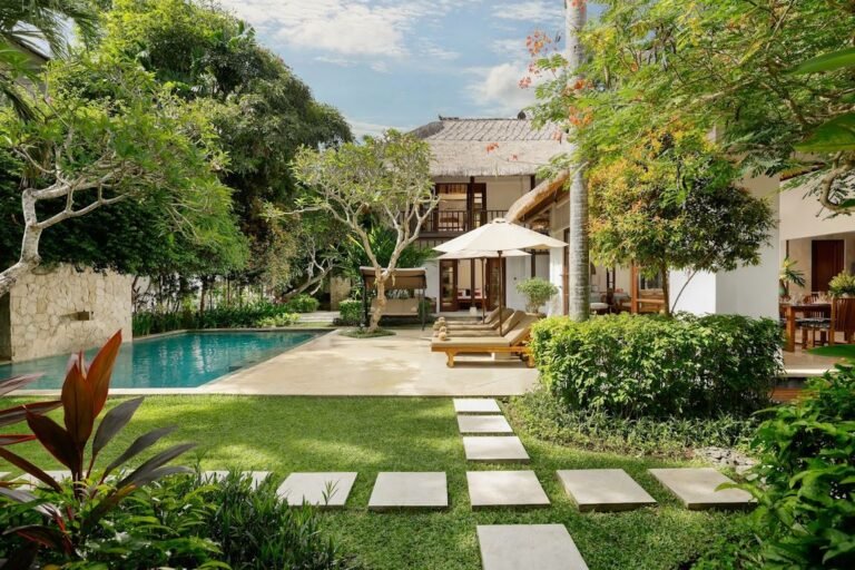 Sewa villa private pool di Bali - Tropical 4-Bedroom Luxury Villa in the Heart of Jimbaran – BVI20016