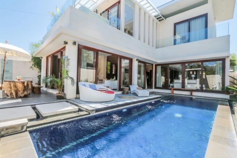 Sewa villa private pool di Bali - 3-Bedroom Villa in Canggu – Walk to Echo Beach, Garden BBQ, Family-Friendly Comfort – BVI20274