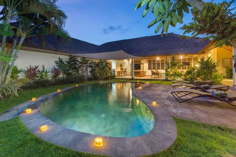 Sewa villa private pool di Bali - 4BR Family Villa in Seminyak – Walk to Ku De Ta & Seminyak Square – BVI19713