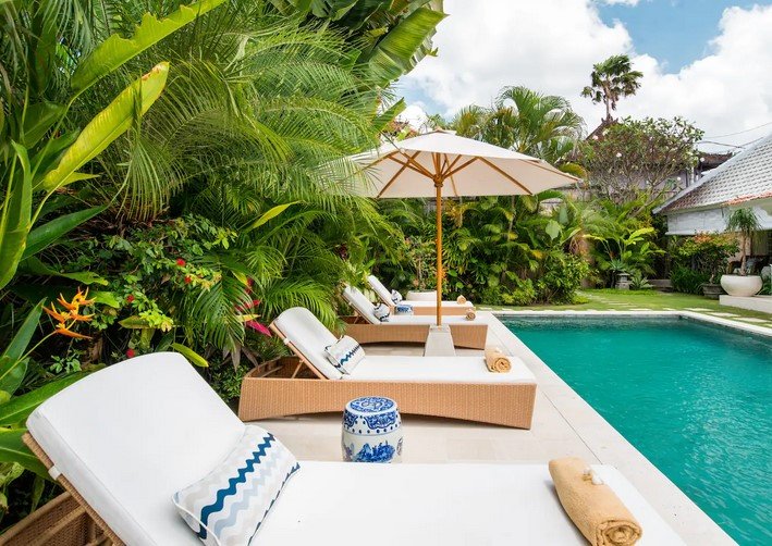 Sewa villa private pool di Bali - 3-Bedroom Colonial-Style Villa in Seminyak – Lush Gardens, Private Pool & Timeless Charm – BVI20180